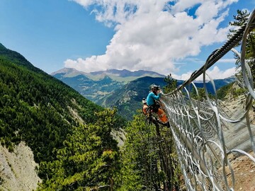 Installation de barrières dynamiques en montagne